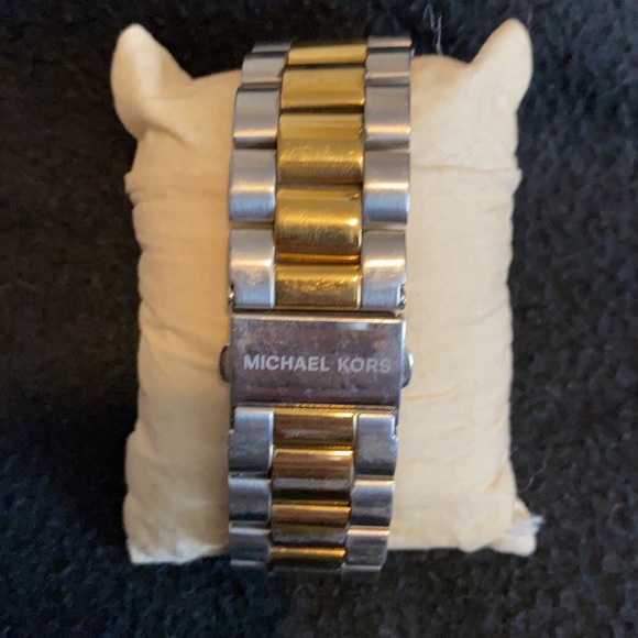 Men’s Michael Kors silver and gold watch - Picture 2 of 2